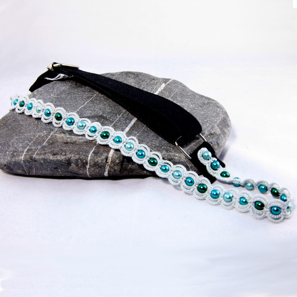 längenverstellbares Haarband Simple Eleganz graue Baumwolle, Perlen in Grüntönen und extrabreites schwarzes Gummiband