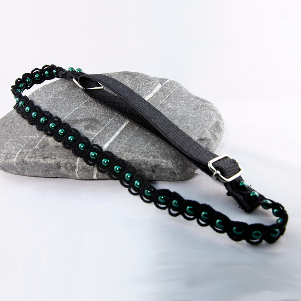 längenverstellbares Haarband Simple Eleganz schwarze Baumwolle, tannengrüne Perlen und extrabreites schwarzes Gummiband