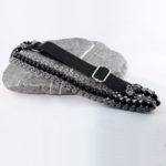 längenverstellbares Haarband Vienna aus mausgrauer Baumwolle mit schwarzen Perlen und extrabreitem, schwarzen Gummiband