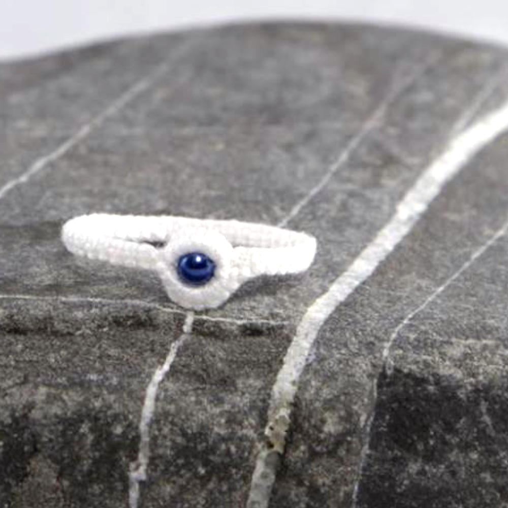 Ring Simple Eleganz weiße Baumwolle mit einer blauen Perlen